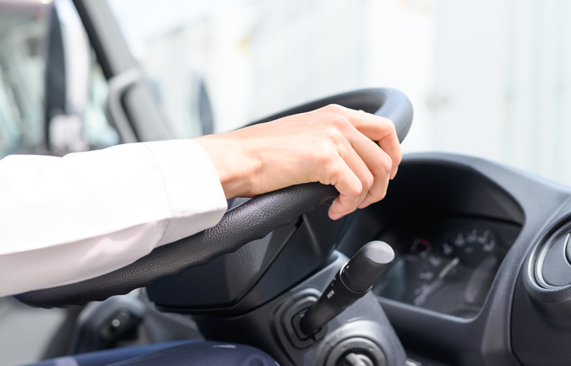 女性トラック運転手になる方法と成功の秘訣